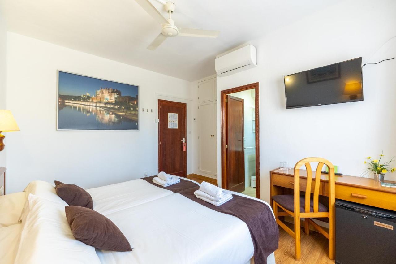 Hostal Doris - Adults Only Colonia de Sant Jordi Exterior photo