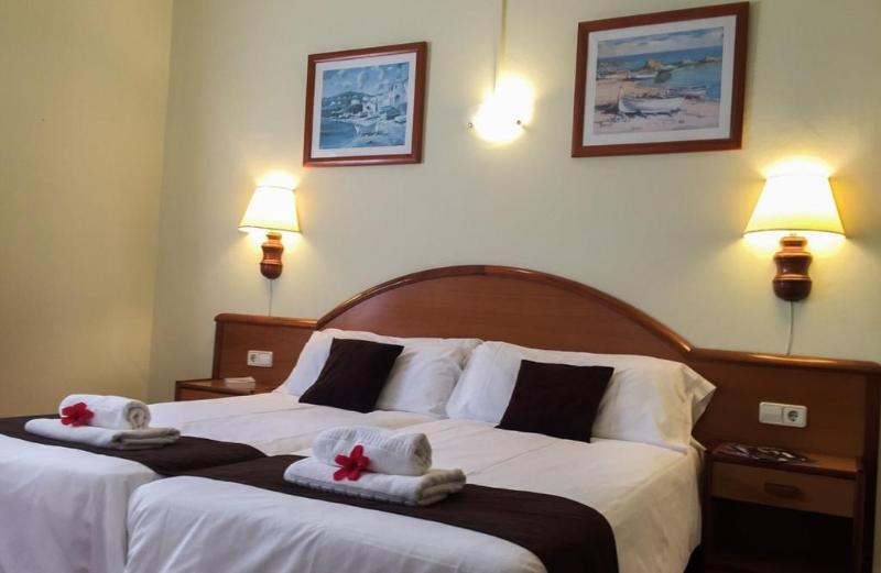 Hostal Doris - Adults Only Colonia de Sant Jordi Exterior photo